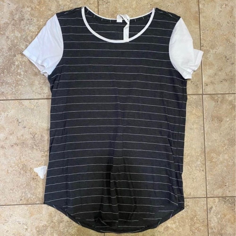 Lululemon Love Crew III Short Serve Stripe Heathered Black White. Size 4.